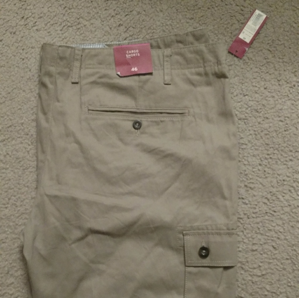 NWT MERONA CARGO SHORTS 46